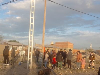 Vecinos de Ruca Antú volvieron a reclamar por la falta de luz en el barrio