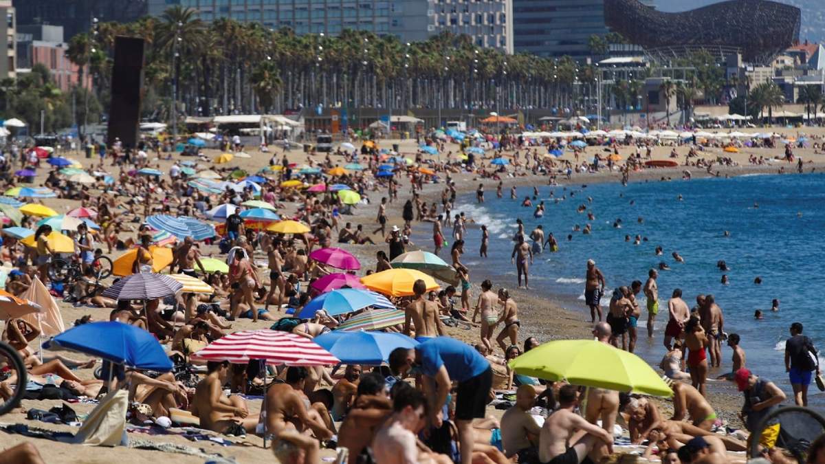 Las playas de Río repletas, desde hace un mes. Fuente: (Twitter)