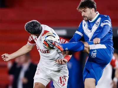 Huracán y Vélez, que terminó con 10, empataron sin goles
