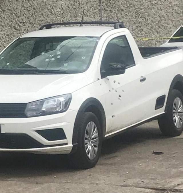Camioneta donde viajaba Enoch González Veytia, extitular de la Secretaría de Seguridad Pública de Santiago Tulantepec
