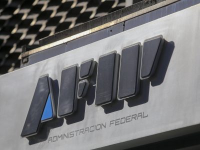 Reintegro por compras con tarjeta de débito: quienes cobran y qué tope tiene el servicio de la AFIP