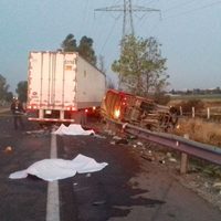 Embiste tráiler a peregrinos; dos muertos y 11 lesionados