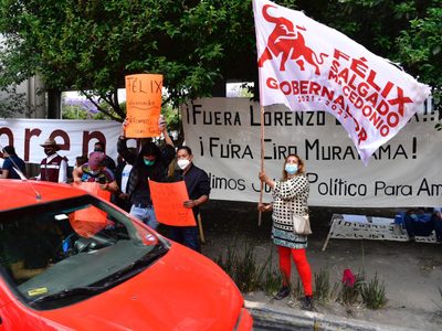 Bloquean, por segundo día, accesos al INE en repudio a Córdova y apoyo a Salgado Macedonio
