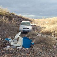 Encontraron en un cañadon de Centenario un auto que había sido robado en Senillosa