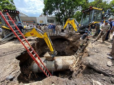 Reparan socavón en Coyoacán por megafuga de agua que provocó la CFE