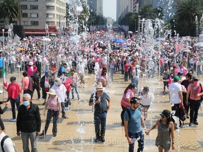 Gobierno de la CDMX niega sabotaje por encendido de fuentes durante marcha a favor del INE