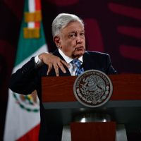 AMLO tunde a investigadores de la UNAM por reforma al Poder Judicial: "¿Qué se tienen que meter?"