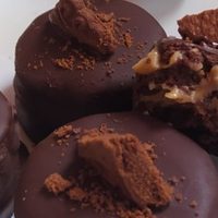 El alfajor del momento: la receta del alfajor de chocotorta que podés guardar mucho tiempo fuera de la heladera