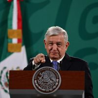 AMLO pide a gobernadores y alcaldes garantizar elecciones limpias
