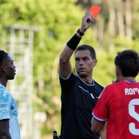 Expulsan a Rafael Leão, de Portugal, por puñetazo ante Chile en duelo de preparación para el Mundial