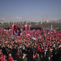 Realizan nueva protesta masiva en Estambul contra la detención del alcalde Ekrem Imamoglu