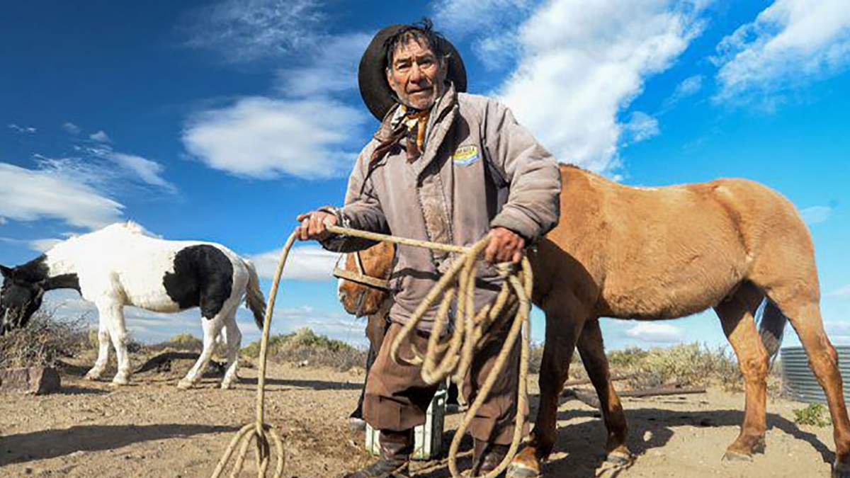 Segundo Nahuel se dedica a criar animales de campo. Fuente: (Twitter)