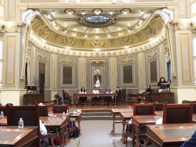 Llevarán a Tribunal Colegiado queja por desecho de amparos contra ley de ciberasedio en Puebla