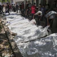 Ataques israelíes matan al menos a 73 personas durante reparto de ayuda en Gaza