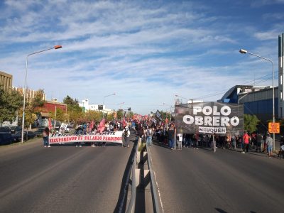 Organizaciones sociales cortan el centro de Neuquén por la Jornada Nacional por el Salario