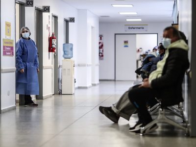 Una buena noticia: los fallecimientos por coronavirus en el país bajaron de las tres cifras