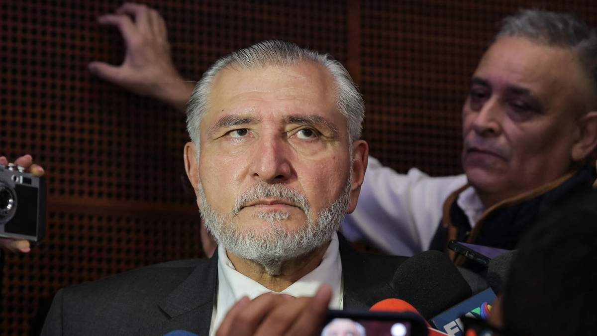 El senador morenista Adán Augusto López