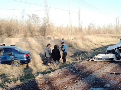 Hay dos personas heridas tras un brutal accidente de tránsito sobre la Ruta 151