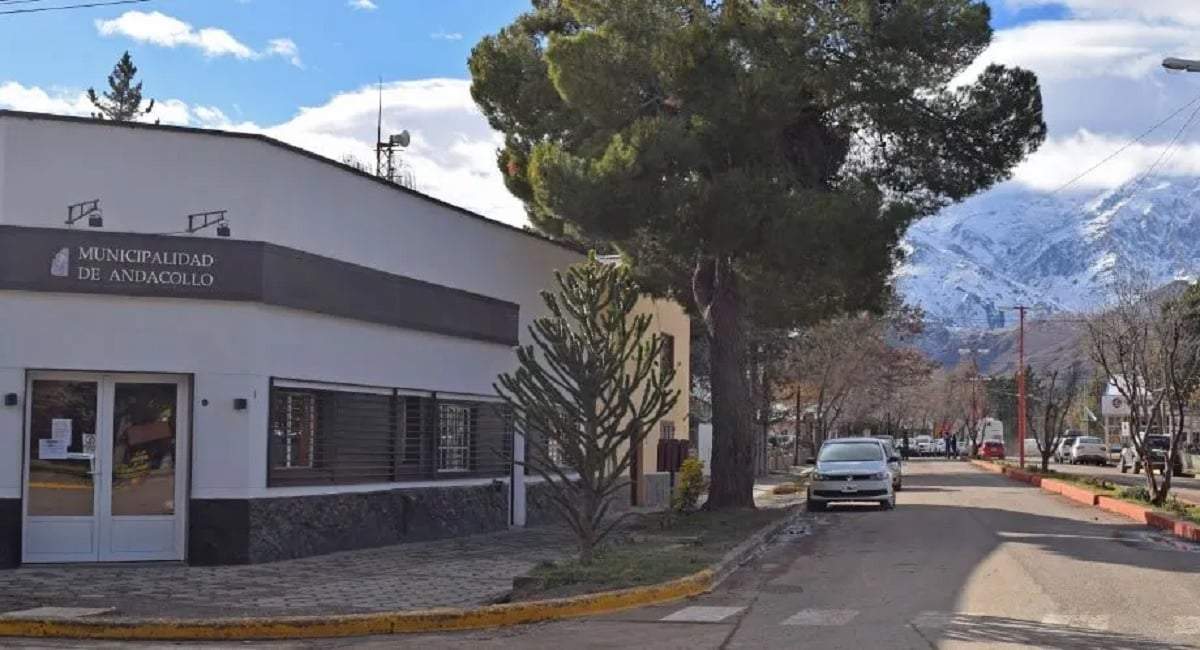 Edificio municipal de Andacollo. Fuente (Viento North)