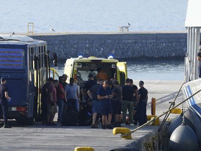Grecia planea regularizar migrantes ante escasez de mano de obra