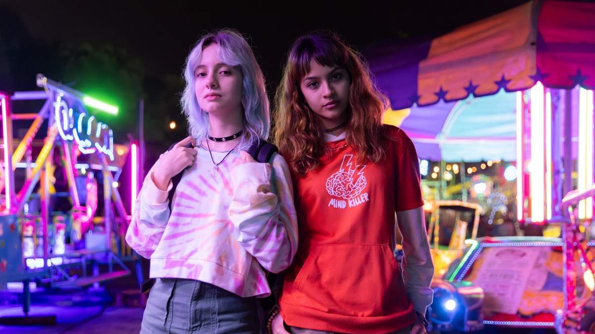 Max Peña y Lilith Curiel en una escena de la serie