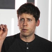 Sam Altman, fundador de OpenAI, carga en su mochila el plan B por si la IA ataca a la humanidad