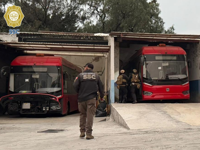 Cateo en Azcapotzalco: detienen a dos personas y aseguran vehículos de transporte público y monstruo