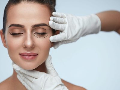 Trucos caseros de belleza para combatir los párpados caídos