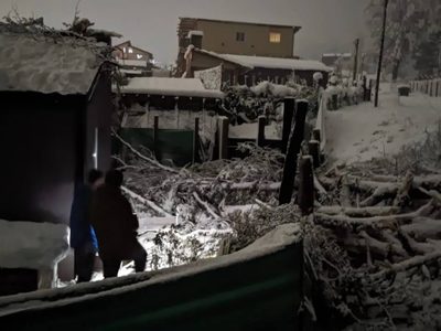 Caos en medio de la intensa nevada e indignación de los vecinos de Villa La Angostura