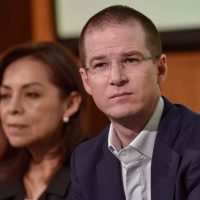 Los 18 del PAN emplazan a Anaya a reunión