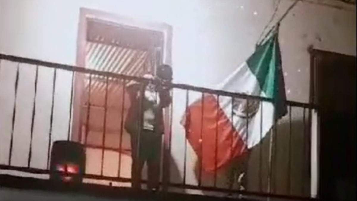 Uno de los niños interpretó el Toque de Bandera