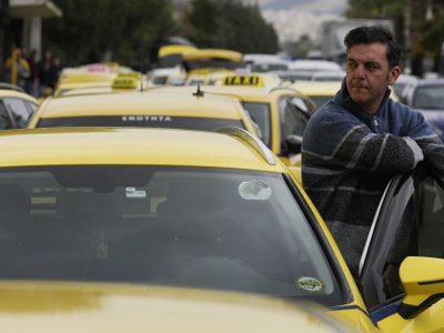 Taxistas en Atenas inician huelga de 48 horas