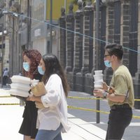 Cierran 9 negocios incumplidos y retiran 203 ambulantes en reapertura del Centro Histórico