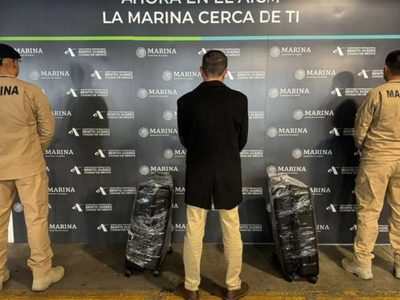Decomisan en el AICM cocaína con envoltura de Peso Pluma
