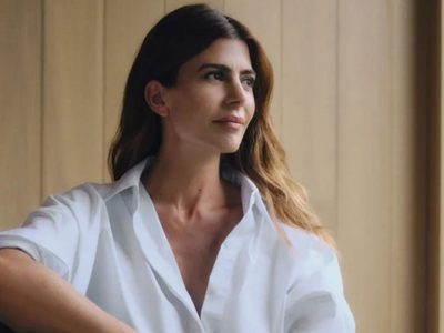 Juliana Awada: presentó su colección de otoño-invierno con una prenda de jean que sale del molde