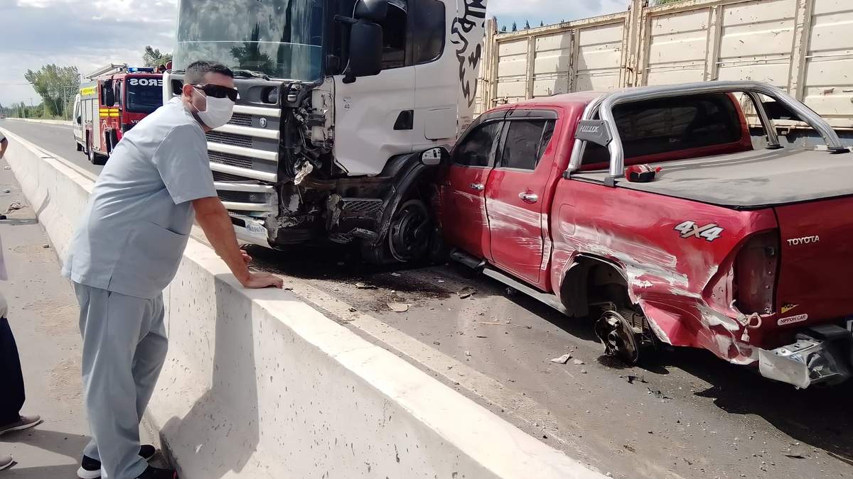 Accidente vial en Fernández Oro. Fuente: (Twitter)