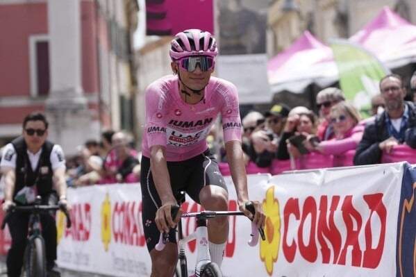 Isaac del Toro suma cuarto podio y continúa como líder en Giro de Italia después de 13 etapas