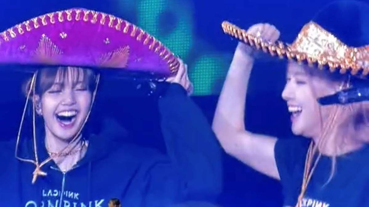 Los sombreros que les hicieron llegar fans