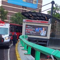 Choque de dos unidades del Metrobús deja 11 personas heridas
