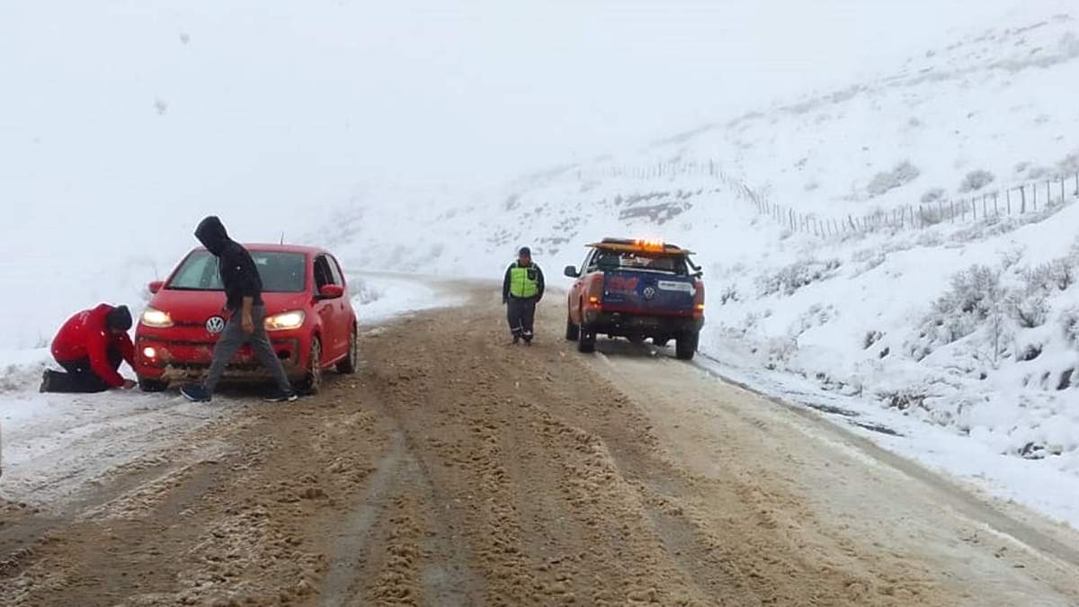 Piden a los turistas que se informen sobre el clima y el estado de rutas antes de salir. Fuente: (Neuquén Informa)