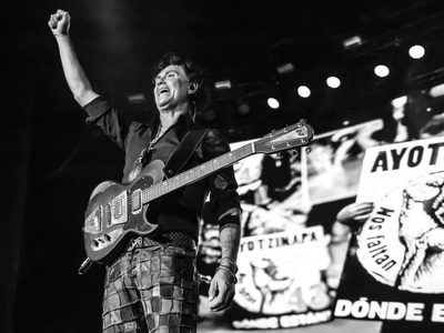 Caifanes dedican concierto a los estudiantes de Ayotzinapa