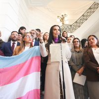 Morena rompe sesión por polémica en disculpa pública de América Rangel a activista trans