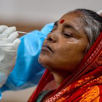 India impone un récord mundial de contagios diarios, más de 150.000 en un día