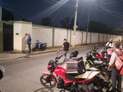 Soldados pidieron 45 pollos rostizados por Uber Eats y no pagaron; repartidores protestan