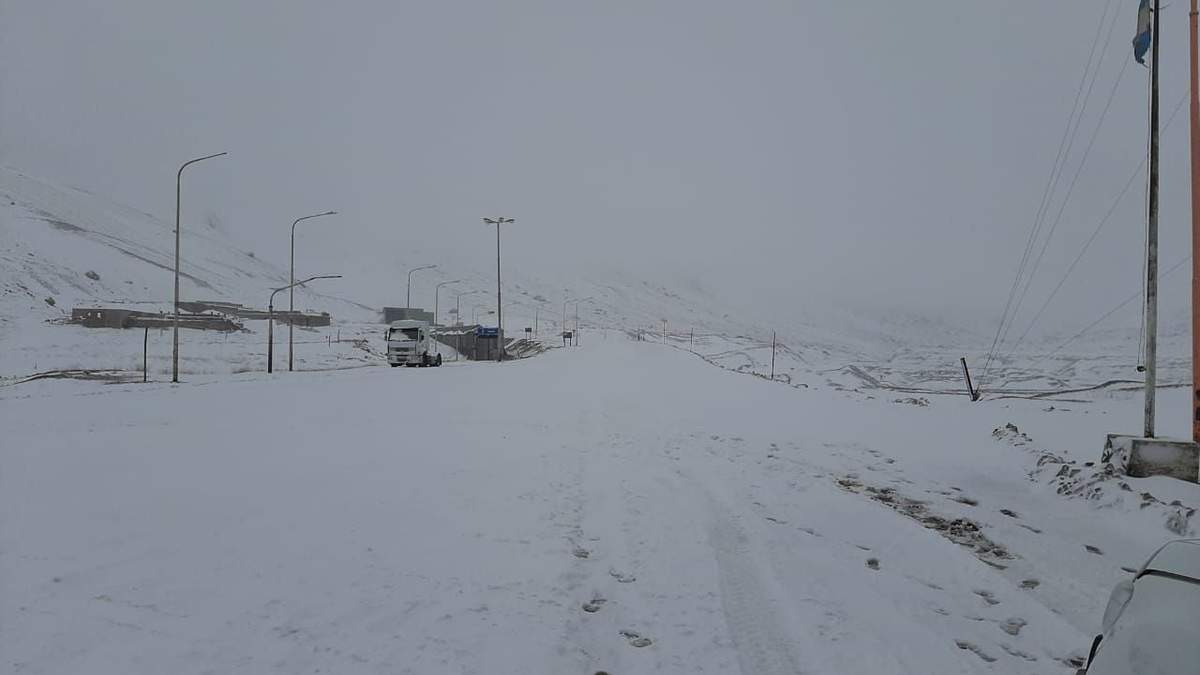 Hoy habrá períodos de neviscas, nevadas y lluvias débiles en la mayor parte de la provincia. El tiempo mejorará el jueves y viernes. Fuente: (Facebook)