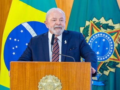 Lula emprende su viaje a China con el objetivo de "fortalecer" la relación política y comercial
