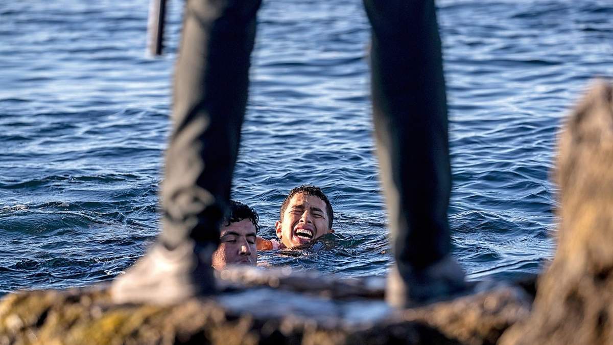 Migrantes arriban a Ceuta
