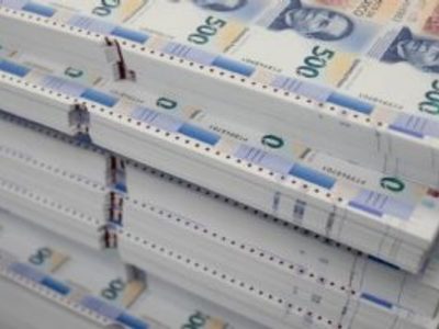 El peso avanza mientras EU registra su peor ola de despidos desde la pandemia