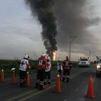 Toma clandestina en ducto de Pemex provoca explosión en Veracruz y deja al menos cuatro muertos