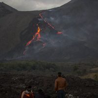 Un volcán en el Caribe entra en erupción: ordenan evacuaciones masivas